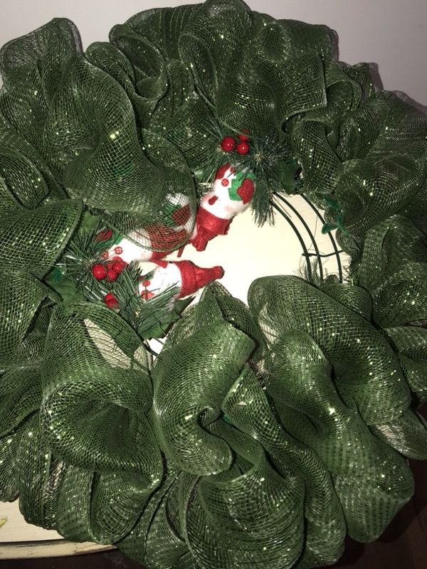 green and multicolored mesh wreath