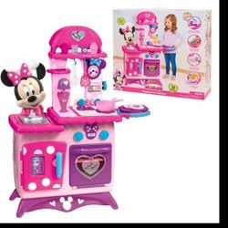 Disney Junior Minnie Mouse Flipping Fun Pretend Play Kitchen Set, Play Food, Realistic Sounds, Disney Junior Minnie Mouse Kitchen Set. 
