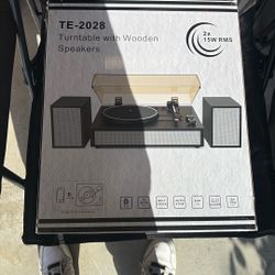 TE-2028 Turntable W/Speakers