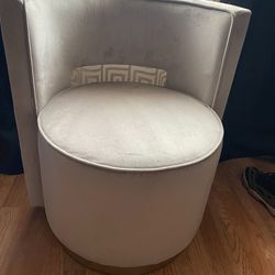 Tufted Swivel Chair