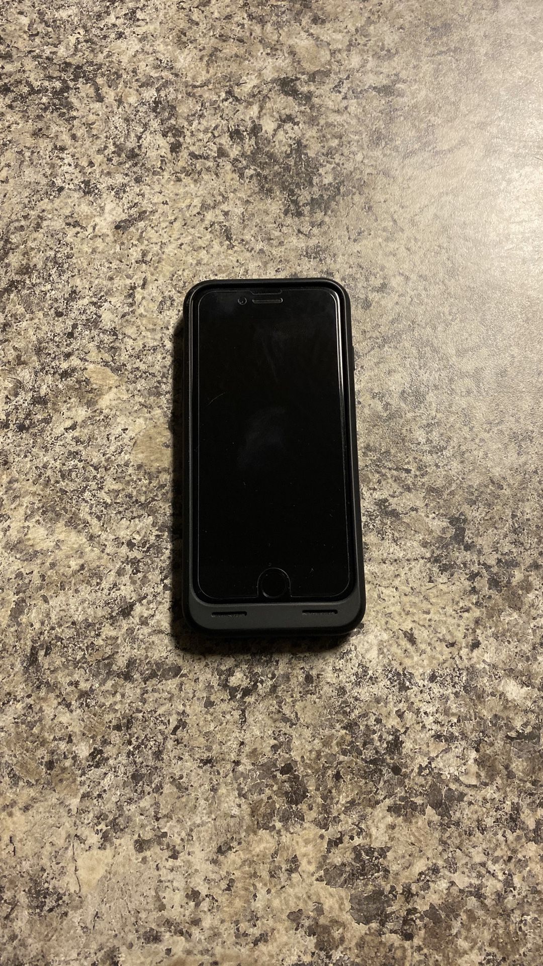 iPhone 7 with smart battery case