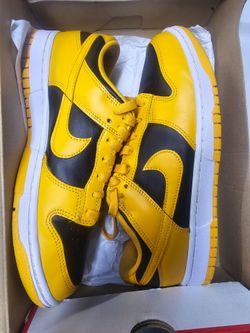 Nike dunk goldenrod