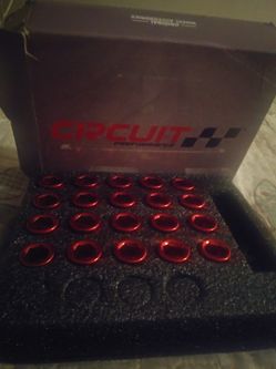 Tuner lug nuts red