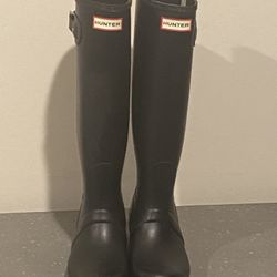 Tall Black Hunter Woman’s Rain Boots With Adjustable Calf Strap, Size 8