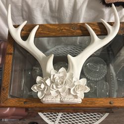 White Antler Wall Decor With Flowers