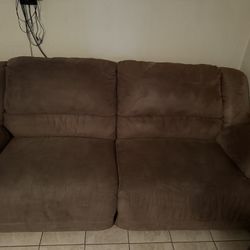  Large Sofa With 2 Recliners  N a Large Reclimer