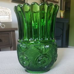  VTG  green  bevelled glass star footed vase 