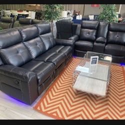 Ashley Reclining Sofa And Reclining Loveseat With Console Black 💥 Delivery Available 🚛 Brand New 🤩 Living Room Set 