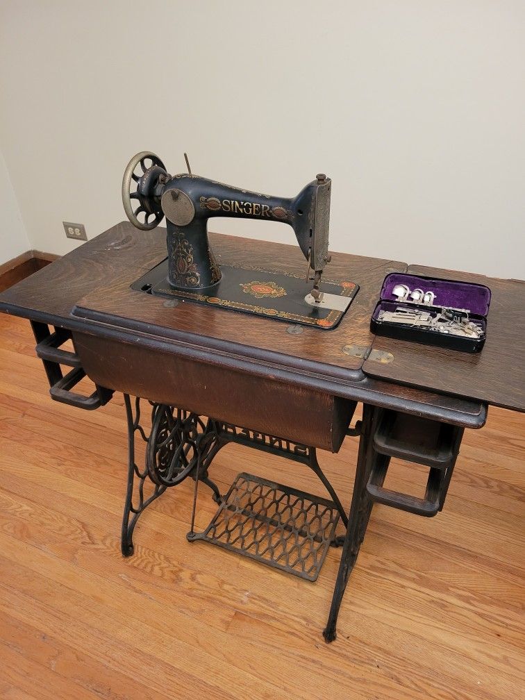 Well Kept Working Singer Sewing Machine With Table And Attachments