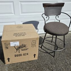 Moriann Bar Height Bar Stools (2)