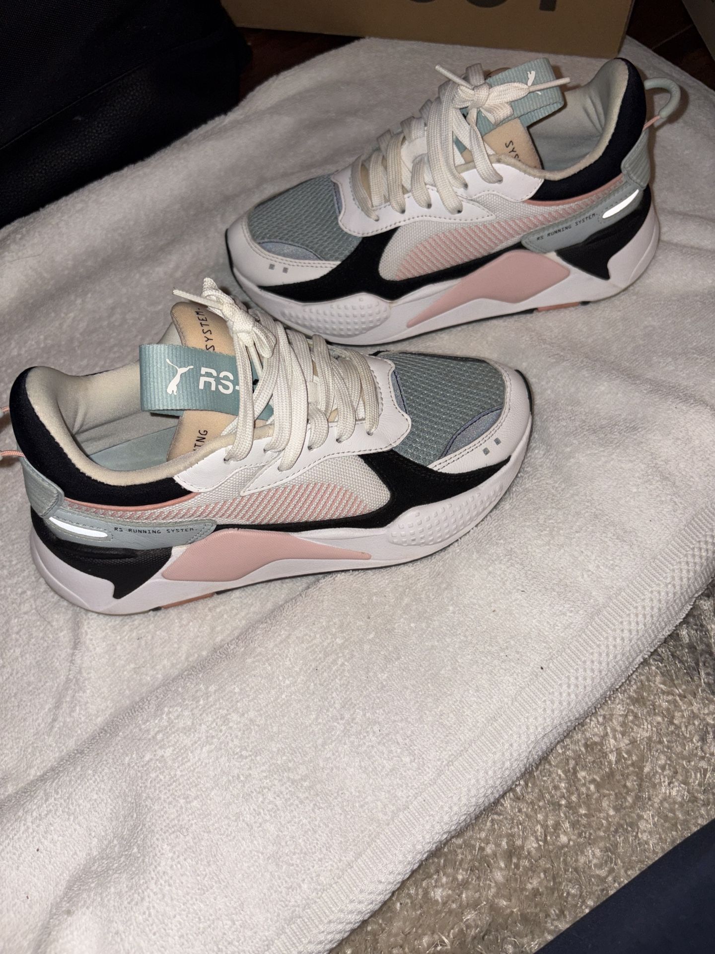 Pumas Women’s Size 6.5