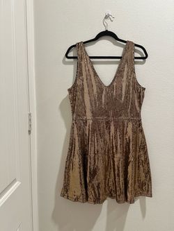 Used Gold Charlotte Russe Sequin V-Neck Mini Dress Size XL