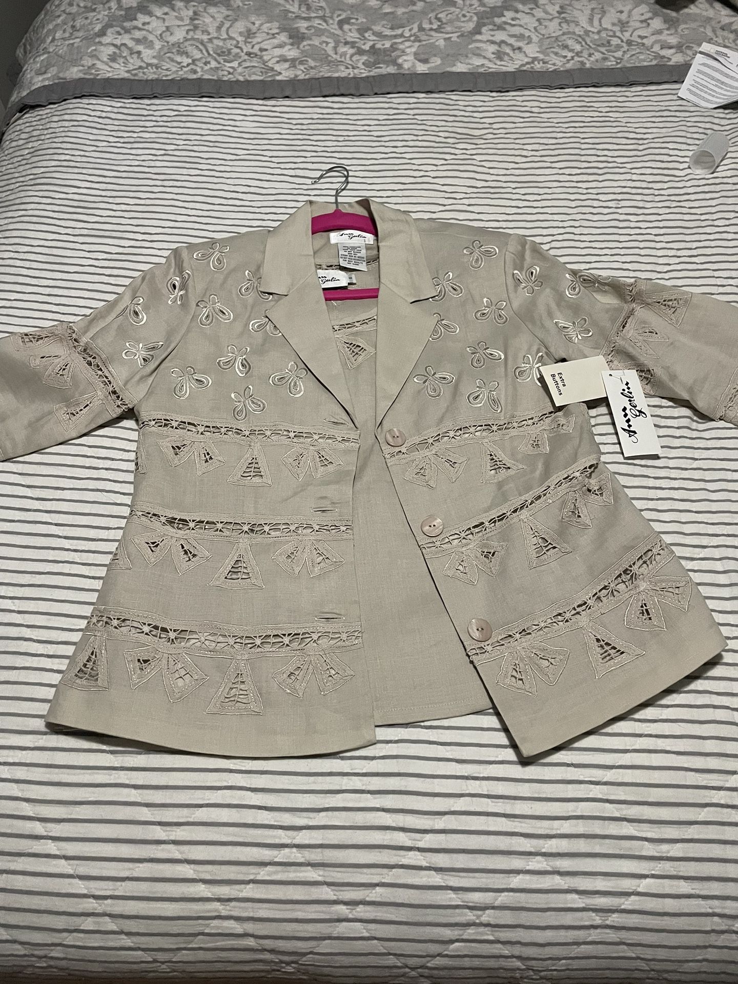 100% Linen Blazer And Sleeveless Shirt Set