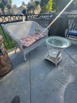 Beautiful Wicker Patio bench with table and cushion👍