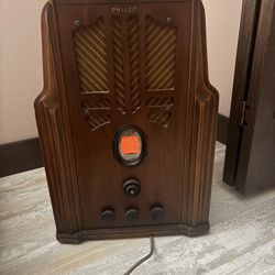 Philco Antique Tombstone Radio 