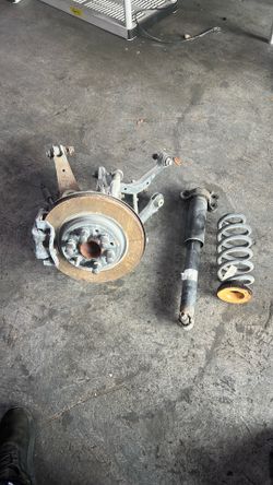 (752) 17-15 Cadillac Xt5 Right Rear Suspension knee assembly 2017 2018 2019 2020 2021 2022 2023 2024 2025