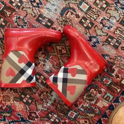 Burberry rain boots girls sz 28