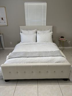 Morder White Leather With Diamond Details Bed Frame Only -size Full