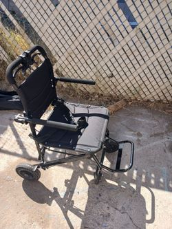 Transport wheelchair