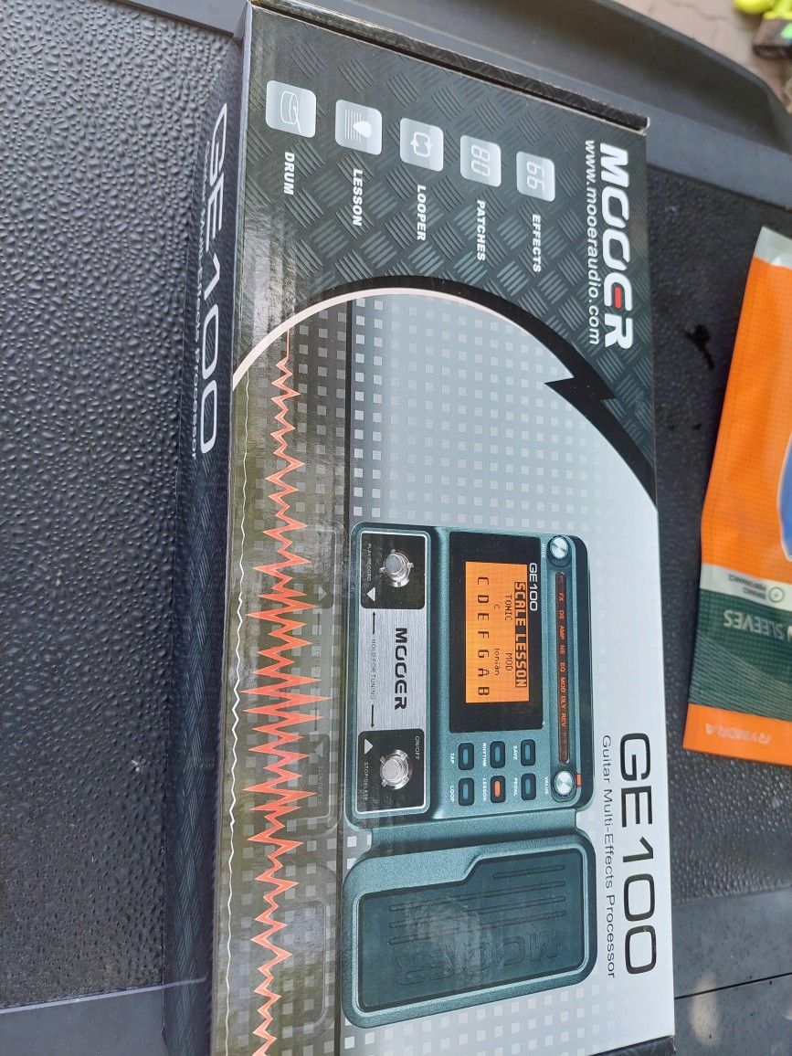 MOOER GE100 Multi-Effects Guitar Pedal with 80 Presets, 66 Effects, Loop and Expression Volume Pedal, Tap Tempo, Headphone Out