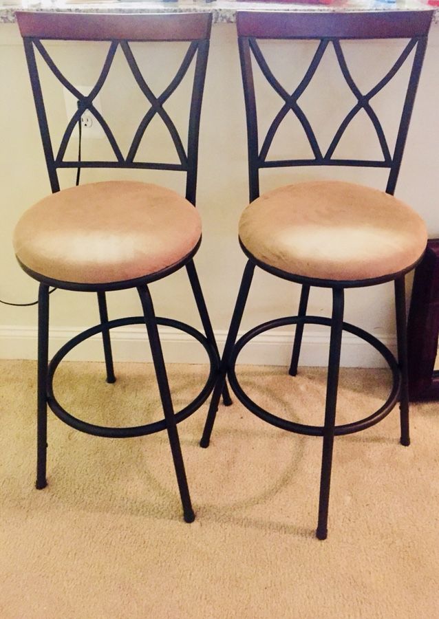 2 bar stools