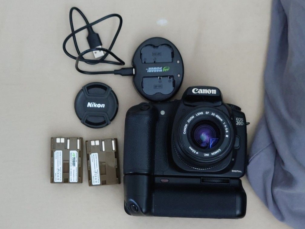 Canon EOS 20D DSLR w/35-80mm F4-F5.6 EF III Lens