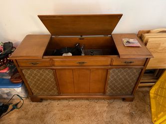 Vintage Sears Solid State by Silvertone