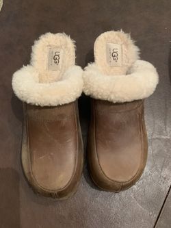 Ugg Leather/Wood Clogs (Size 7)