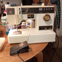 Singer Imperial Sewing Machine 7004