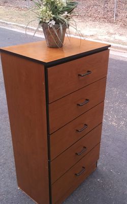 CHEST WITH 5 BIG DRAWER DRAWER SLIDING SMOOTHLY GREAT CONDITION Thumbnail