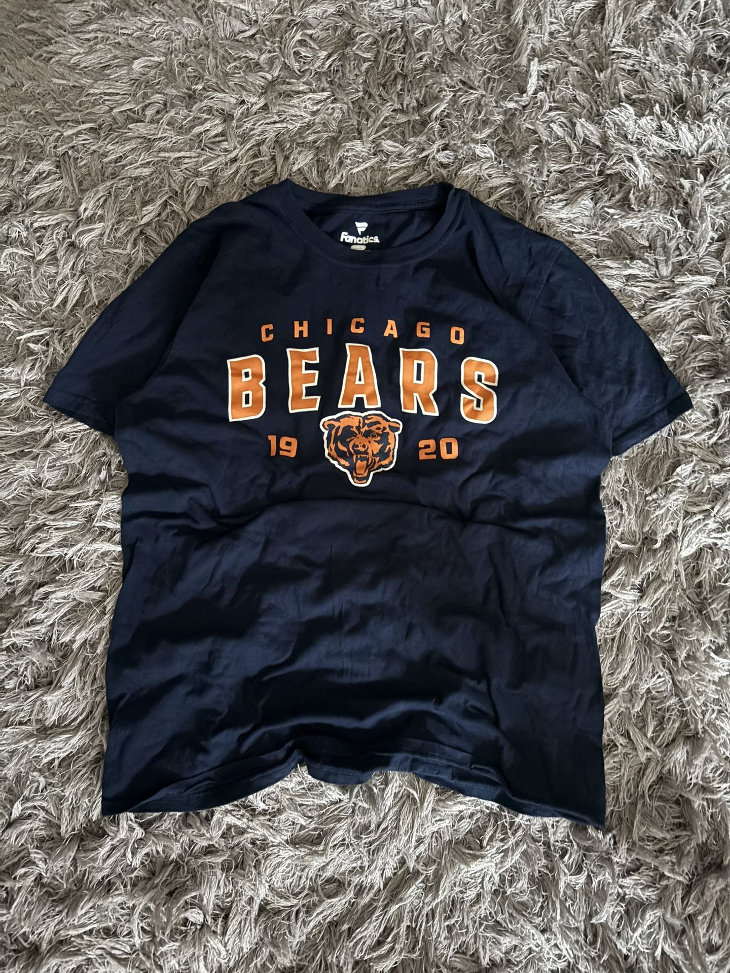 Fanatics Chicago Bears T-shirt in navy blue with the orange & white bear logo and “19 20” graphic.