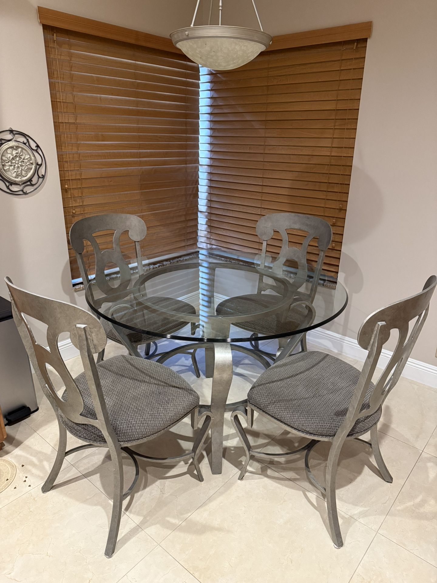 Dining / Kitchen Table Set
