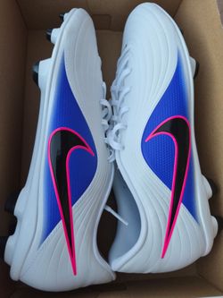 Size 11.5 Nike Tiempo