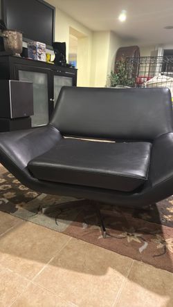 Modern accent chair