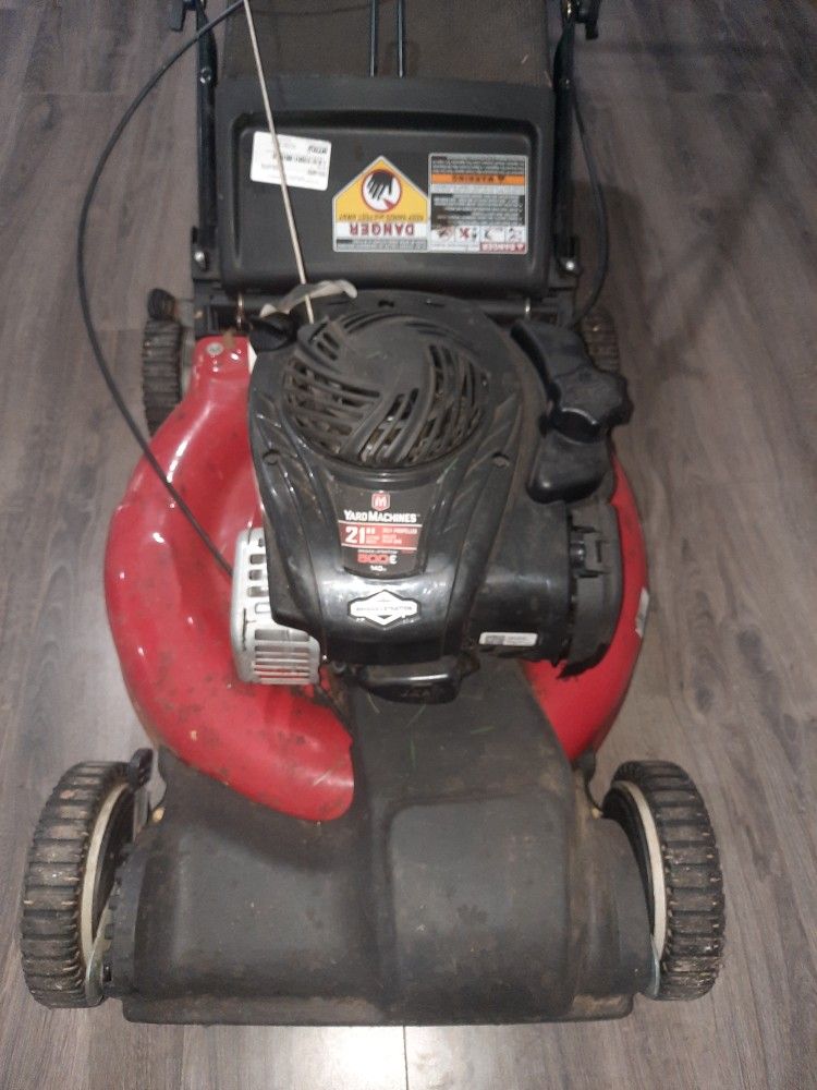 YARDMACHINE 21" Gas Self Propelled Push Lawn Mower