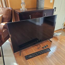 55 Inch Hisense TV With Wall Mount 