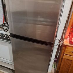 Avante Stainless Steel freezer Refrigerator 24in 10cu Ft