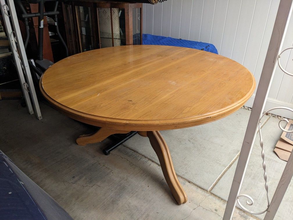 5' Round 3 Football Base Dining Table
