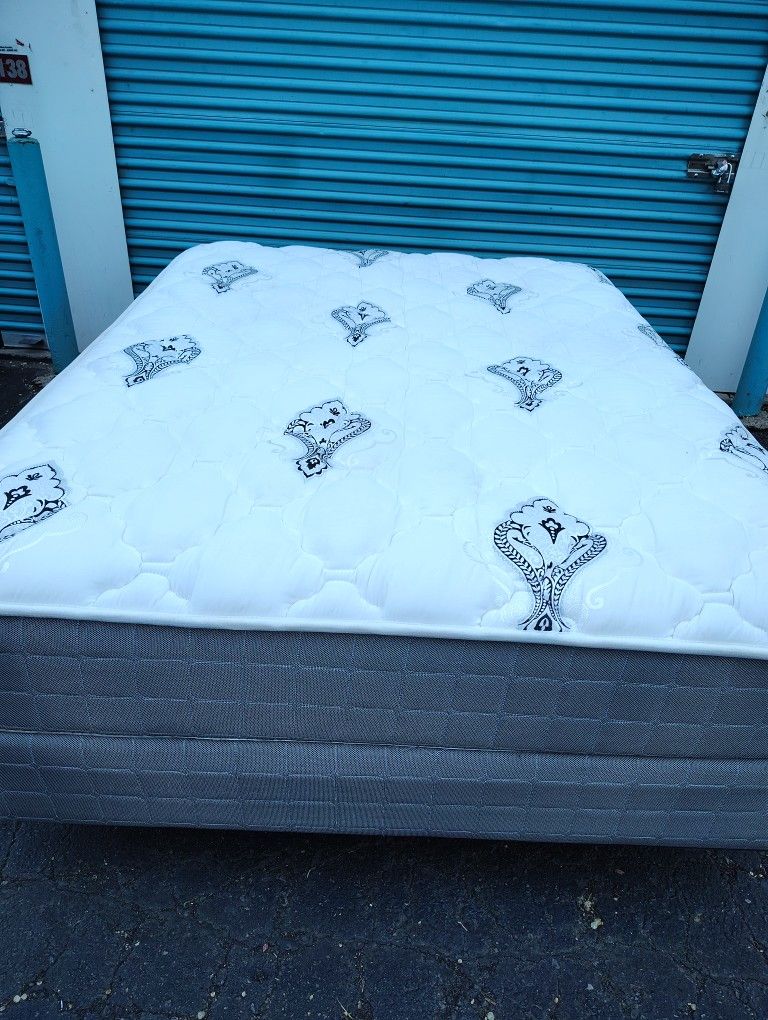 Queen size mattress set