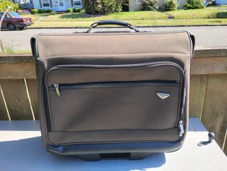 Very Stylish Dockers Briefcase Style Rolling Luggage 