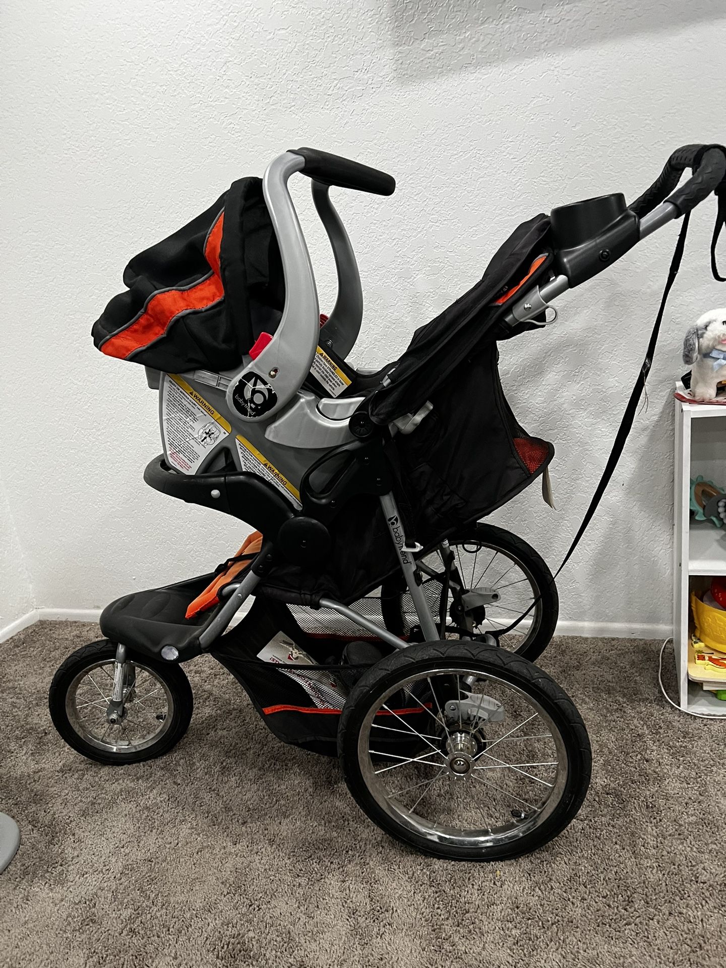 Expedition Jogger Travel System with Infant Car Seat and Base