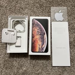 Apple iPhone Box And Accessories - EarPods, Charger, Lightning Cable, Sticker
