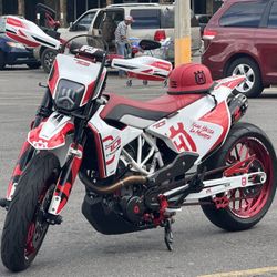 Husqvarna 701 Super Moto