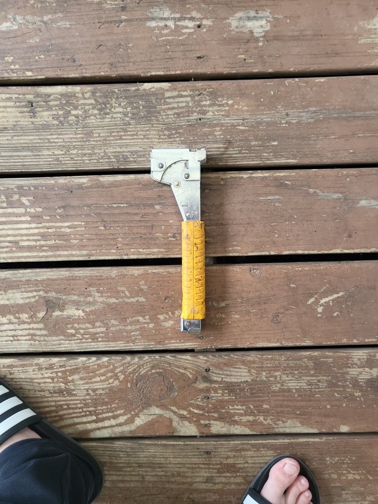 Hammer Tacker