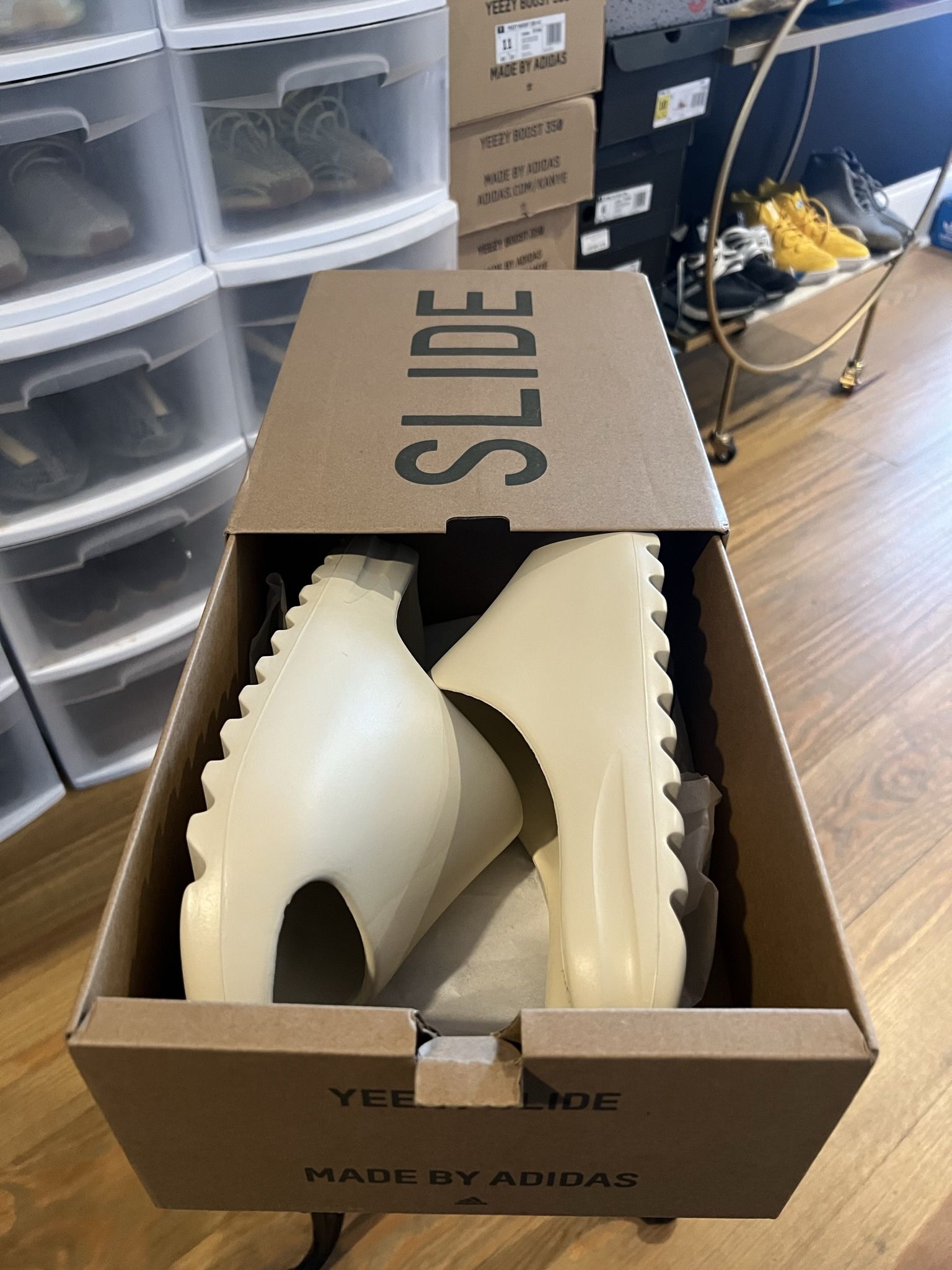 Yeezy Slide “bone” 2020