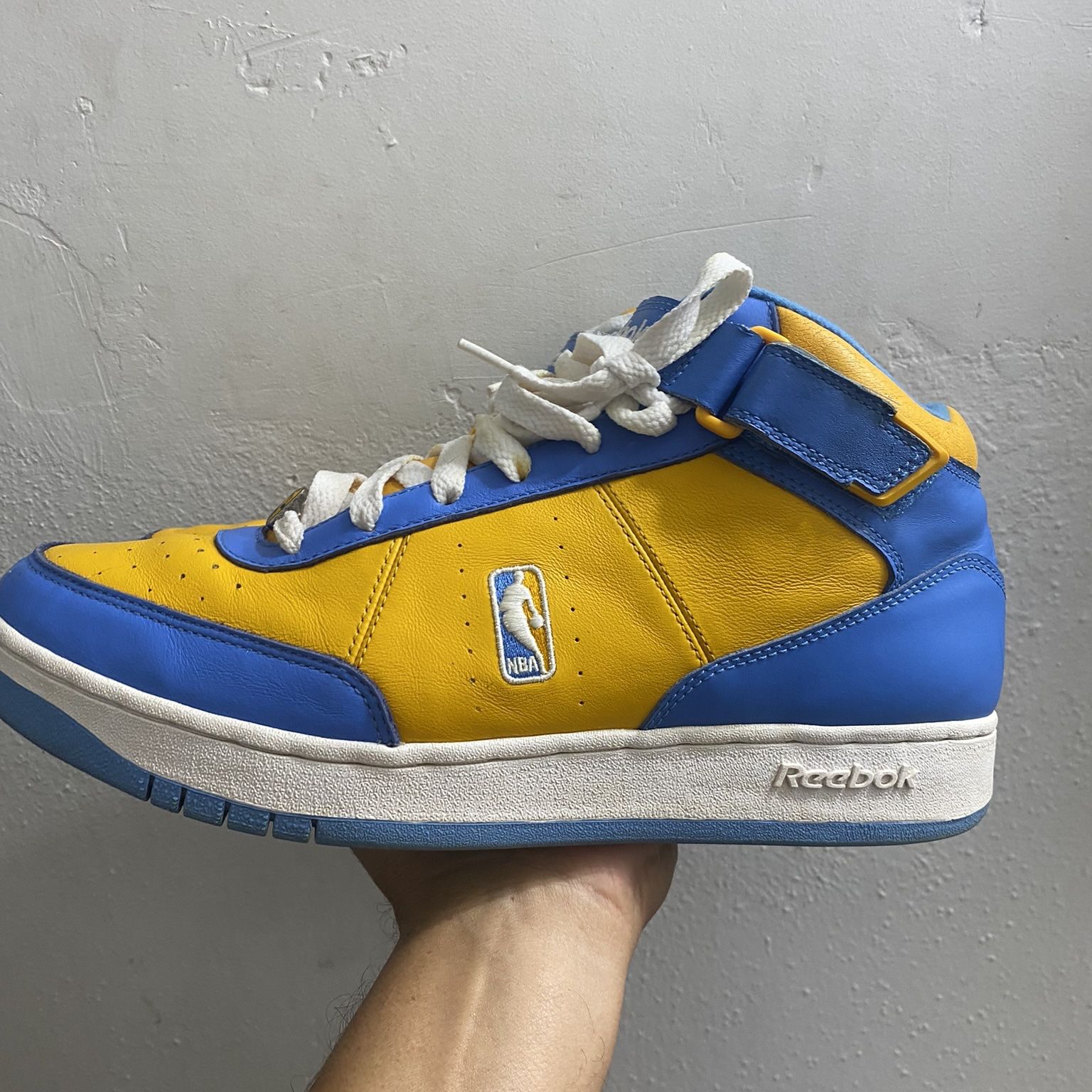 Reebok D funkd 2004 Retro NBA Basketball Shoes Minneapolis Lakers Colors Size 13 for Sale in Houston TX OfferUp