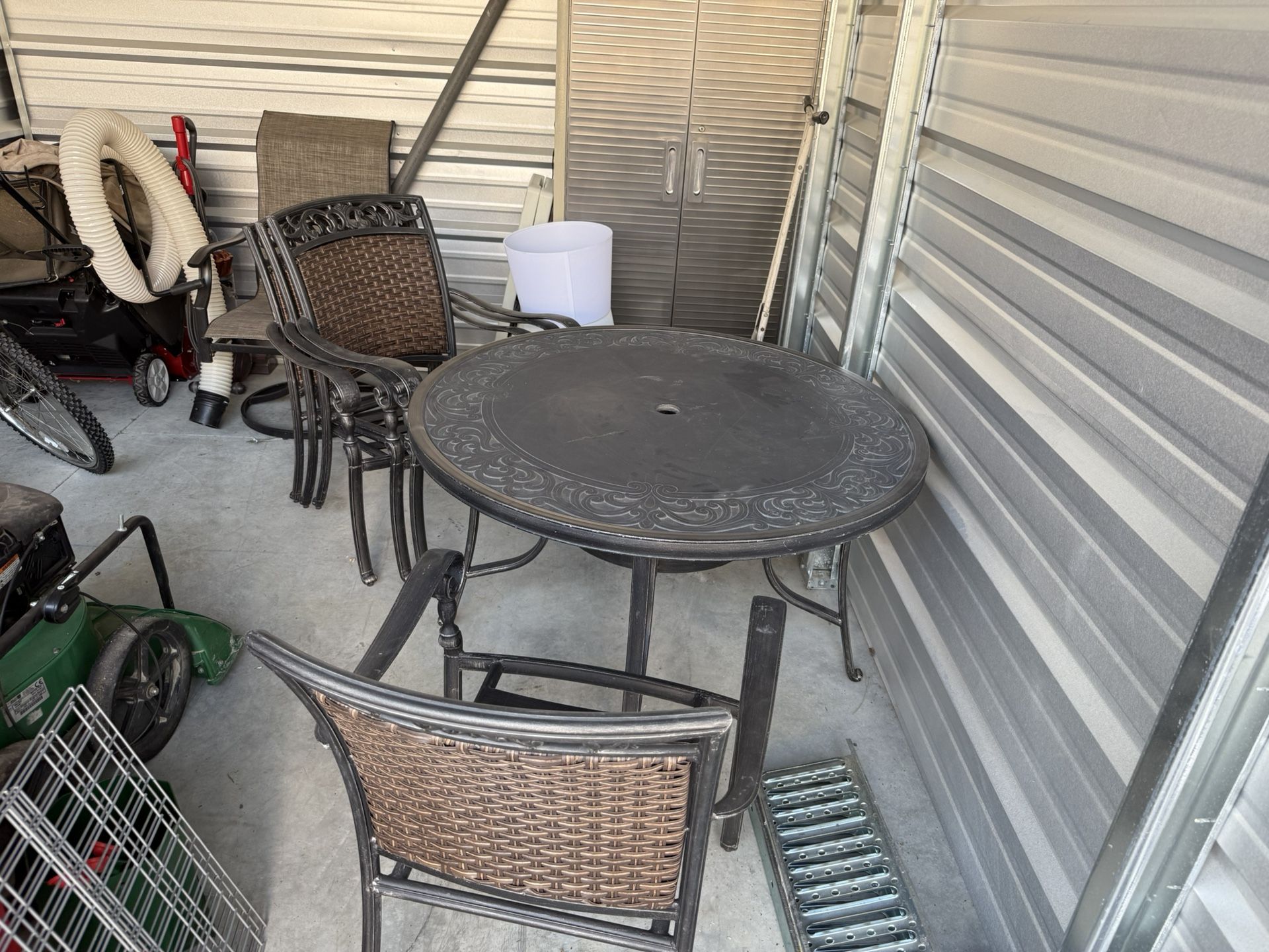Table With 4 Chairs