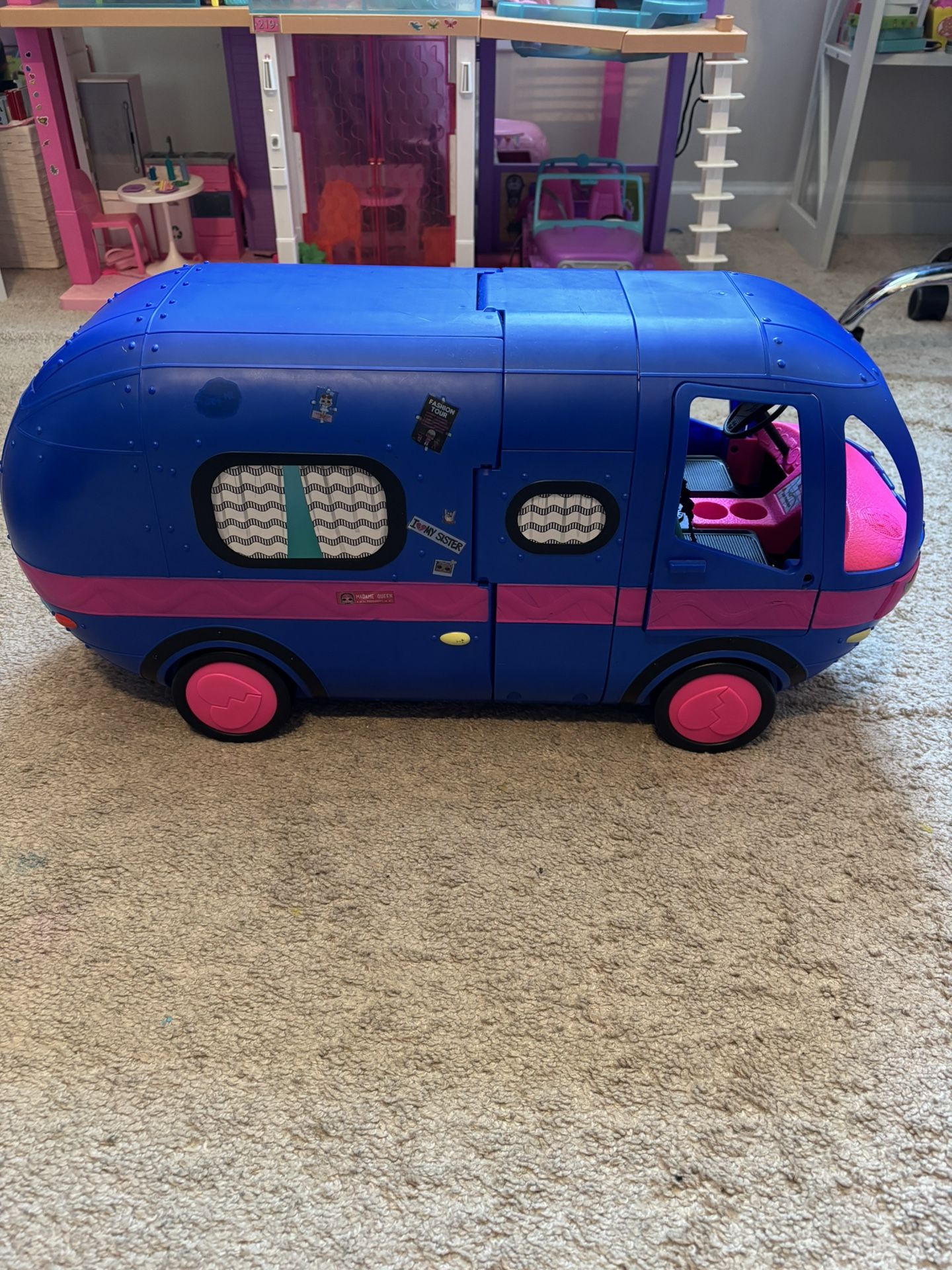 LOL Surprise OMG 4-in-1 Glamper Fashion Camper with Some Accessories Blue
