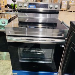 Samsung 6.3 Cu Ft Slide‑In Smart Electric Range – Fingerprint‑Resistant Stainless (Model NE63A811198, Scratch & Dent)