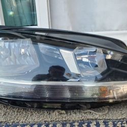 2018 - 2020 VOLKSWAGEN GTI RIGHT
HEADLIGHT HALOGEN GENUINE USED OEM.
AA4